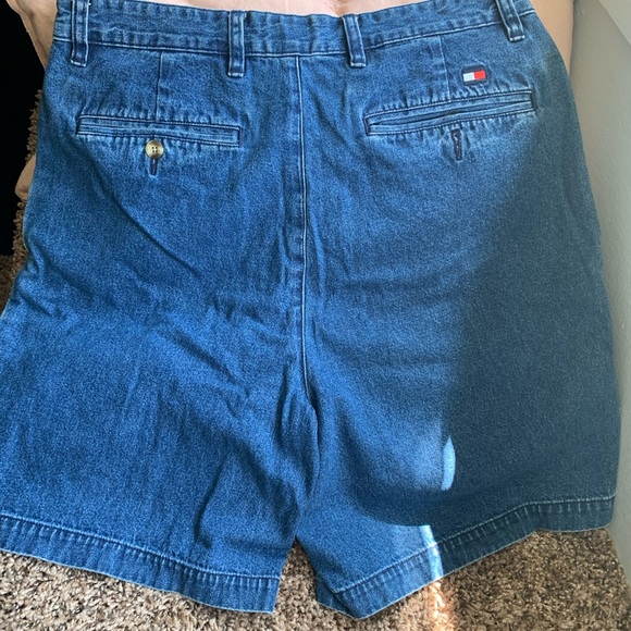 Tommy Hilfiger pleated Jean shorts - Picture 2 of 4